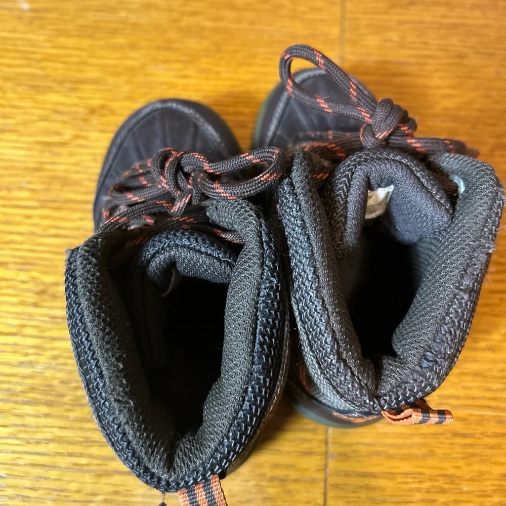 OshKosh Bgosh Boys Toddler Brown Boots size 8M orange‎ accent hiking snow